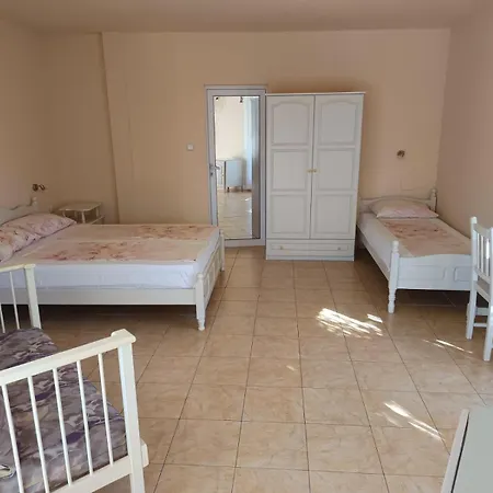 Zelenika Pensión 2*