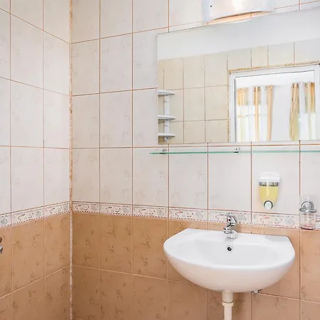 Zelenika Pensión 2*