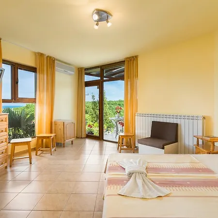 Guest house Zelenika Sinemoretz